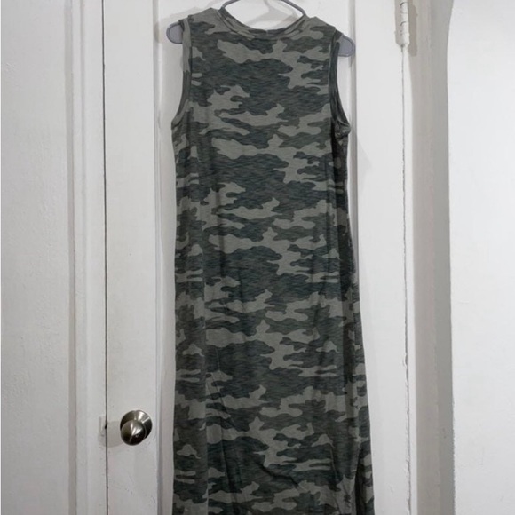 Women’s camo print t-shirt dress with slit on side. Size medium very comfortable - Picture 3 of 3